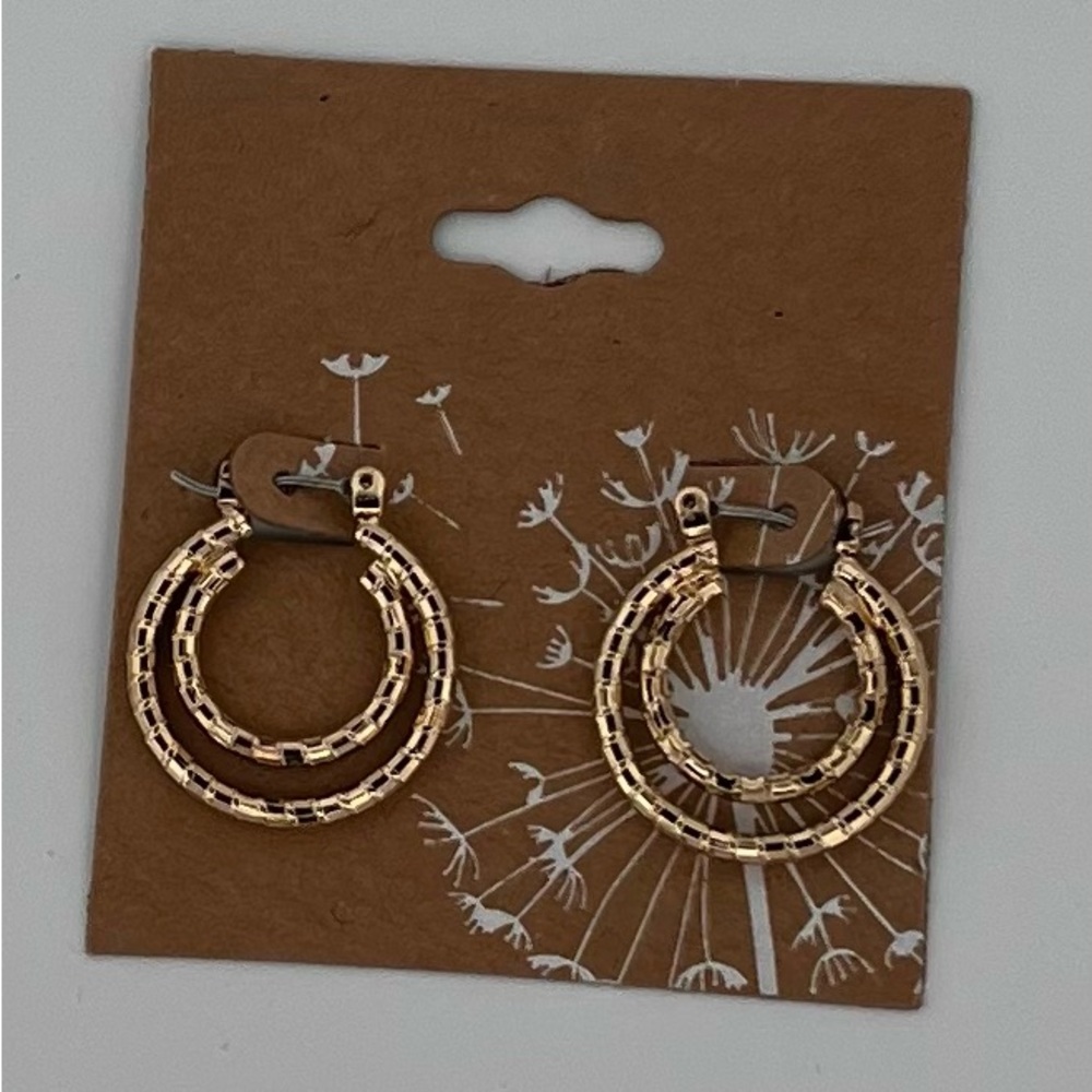 Cracker Barrel Gold Double Hoop Earrings